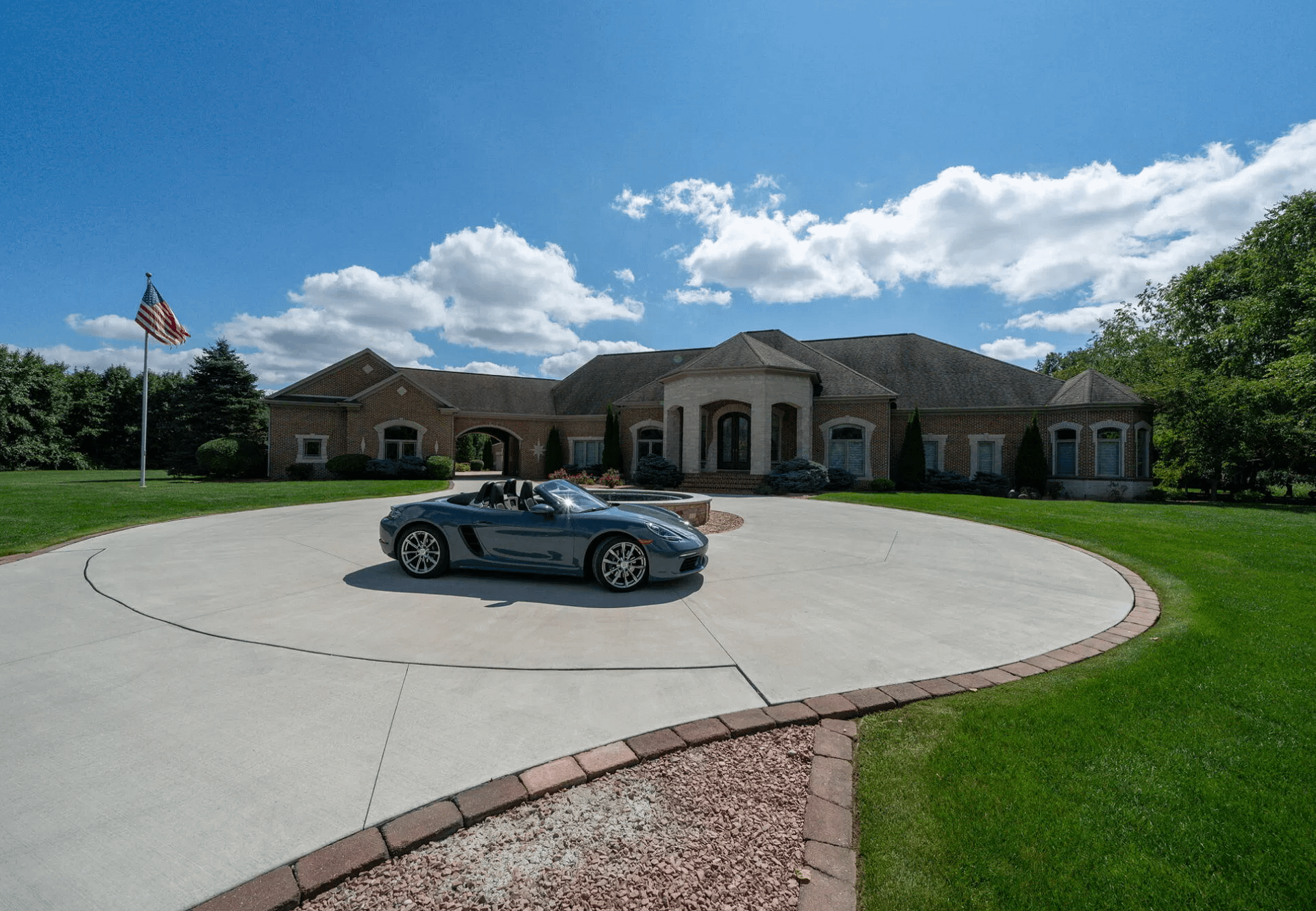 Michigan Home On 8 Acres With Guest House (PHOTOS)