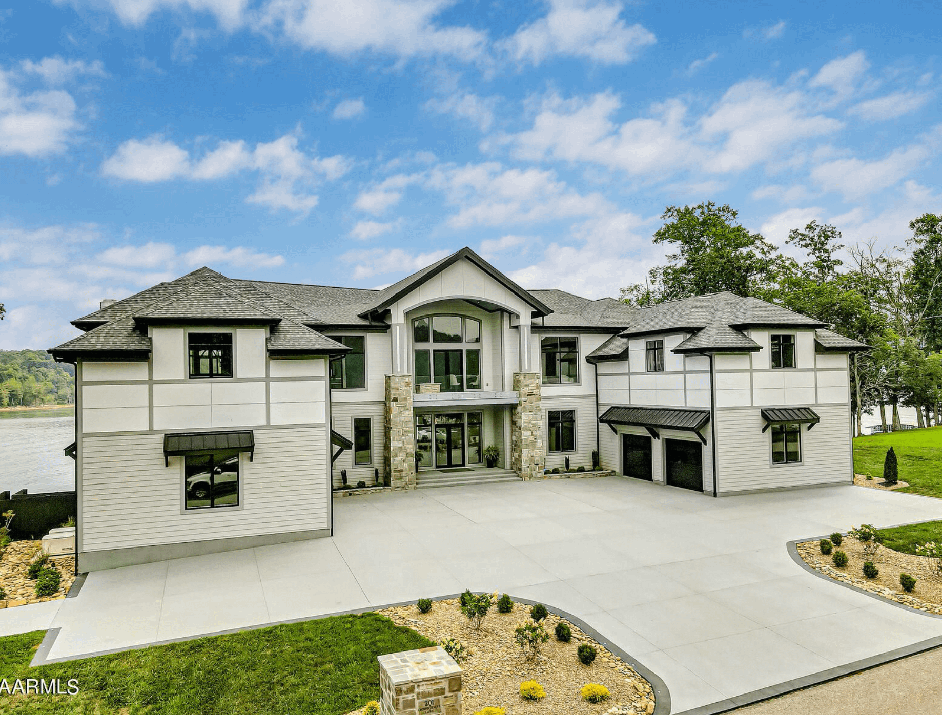 $11 Million Lakefront Home In Tennessee (PHOTOS)