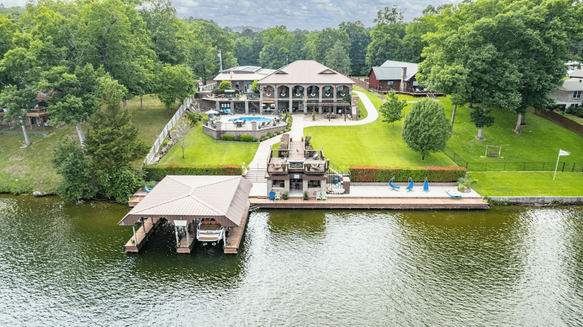 Dockzilla - A Luxury Lakefront Rental In Arkansas (PHOTOS)