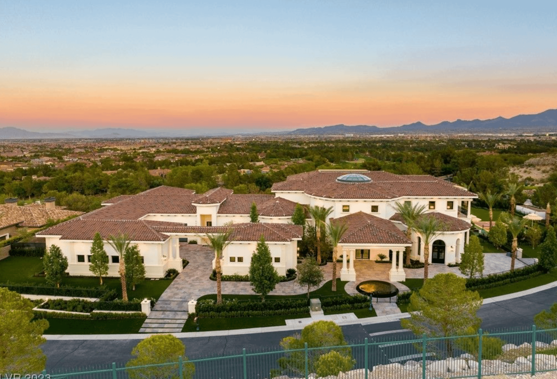 Las Vegas Home Comes With Its Own Lazy River (PHOTOS)