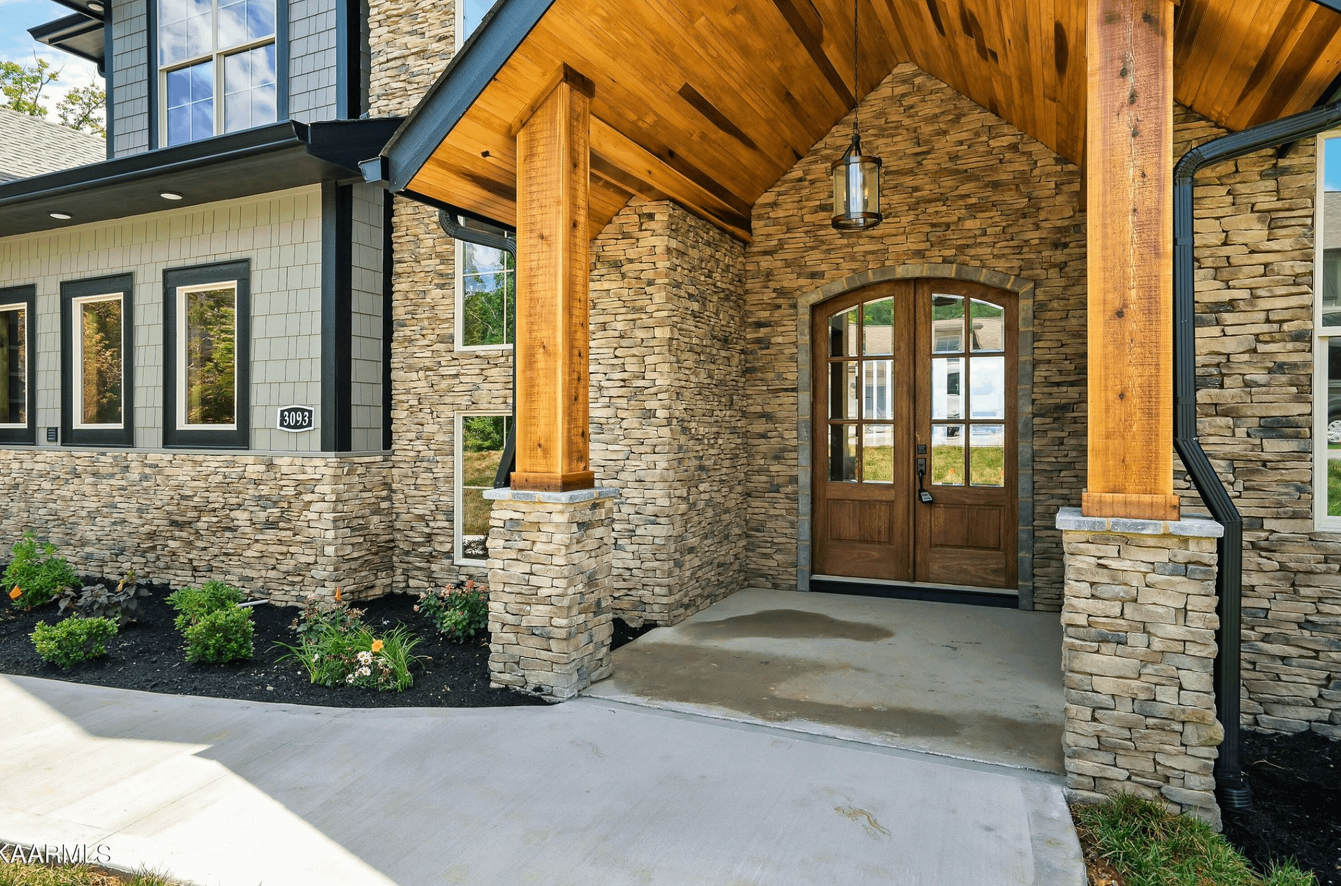 Mountaintop New Build In Tennessee With Indoor Pool (PHOTOS)