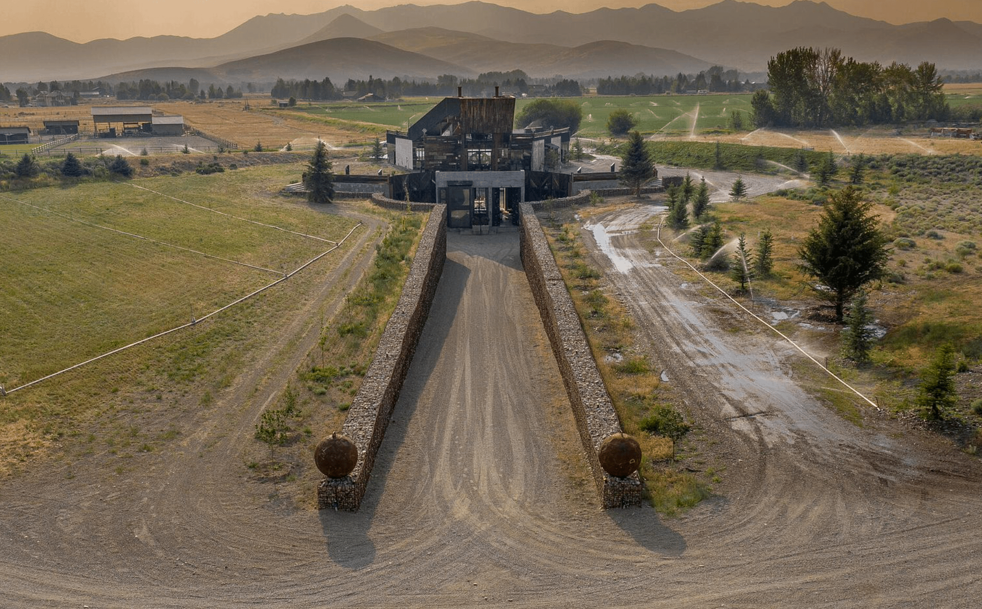 Newly Built Architectural Masterpiece In Bellevue, Idaho (PHOTOS