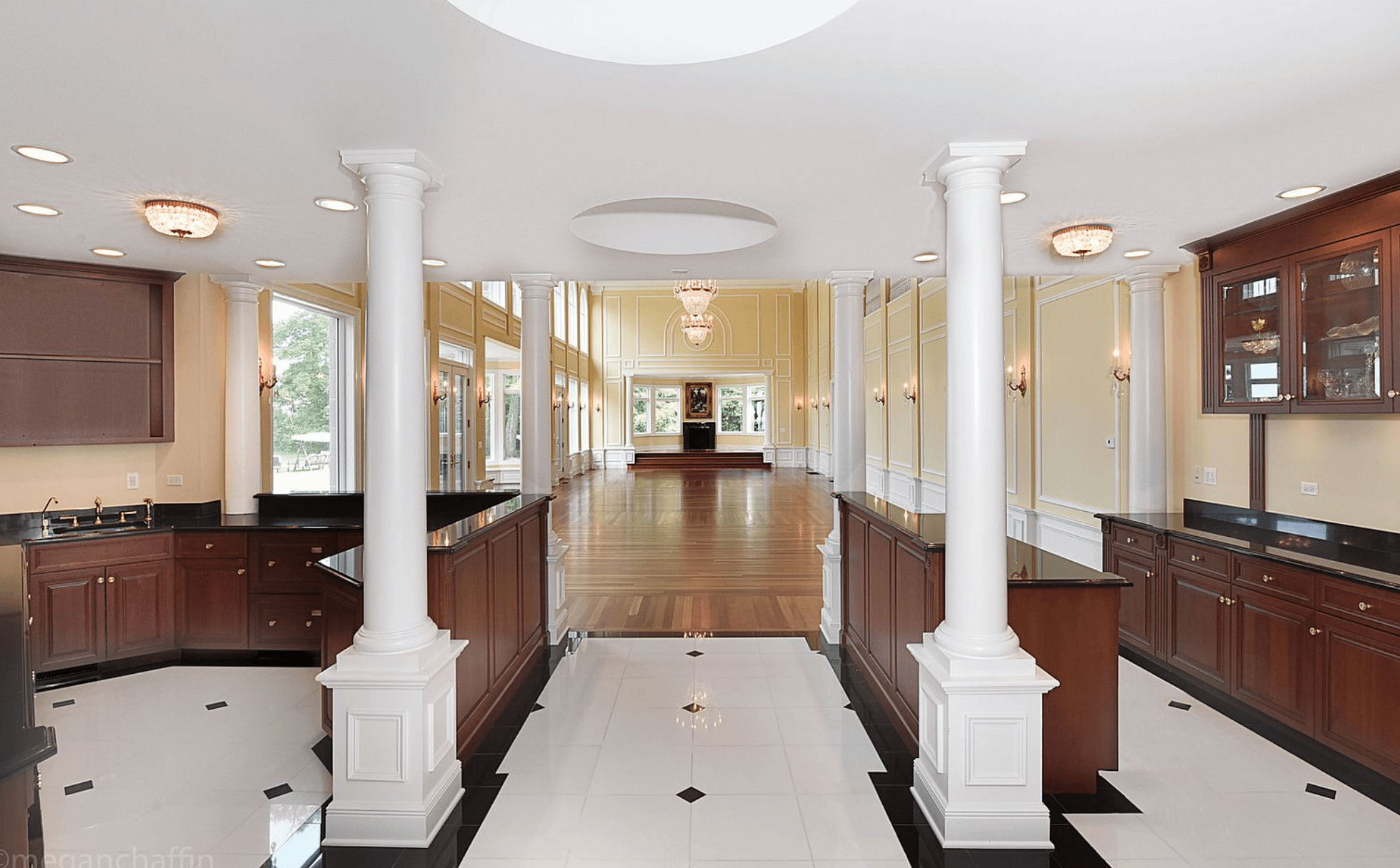 Lakefront Home In Lake Bluff, Illinois With Ballroom & Indoor Pool