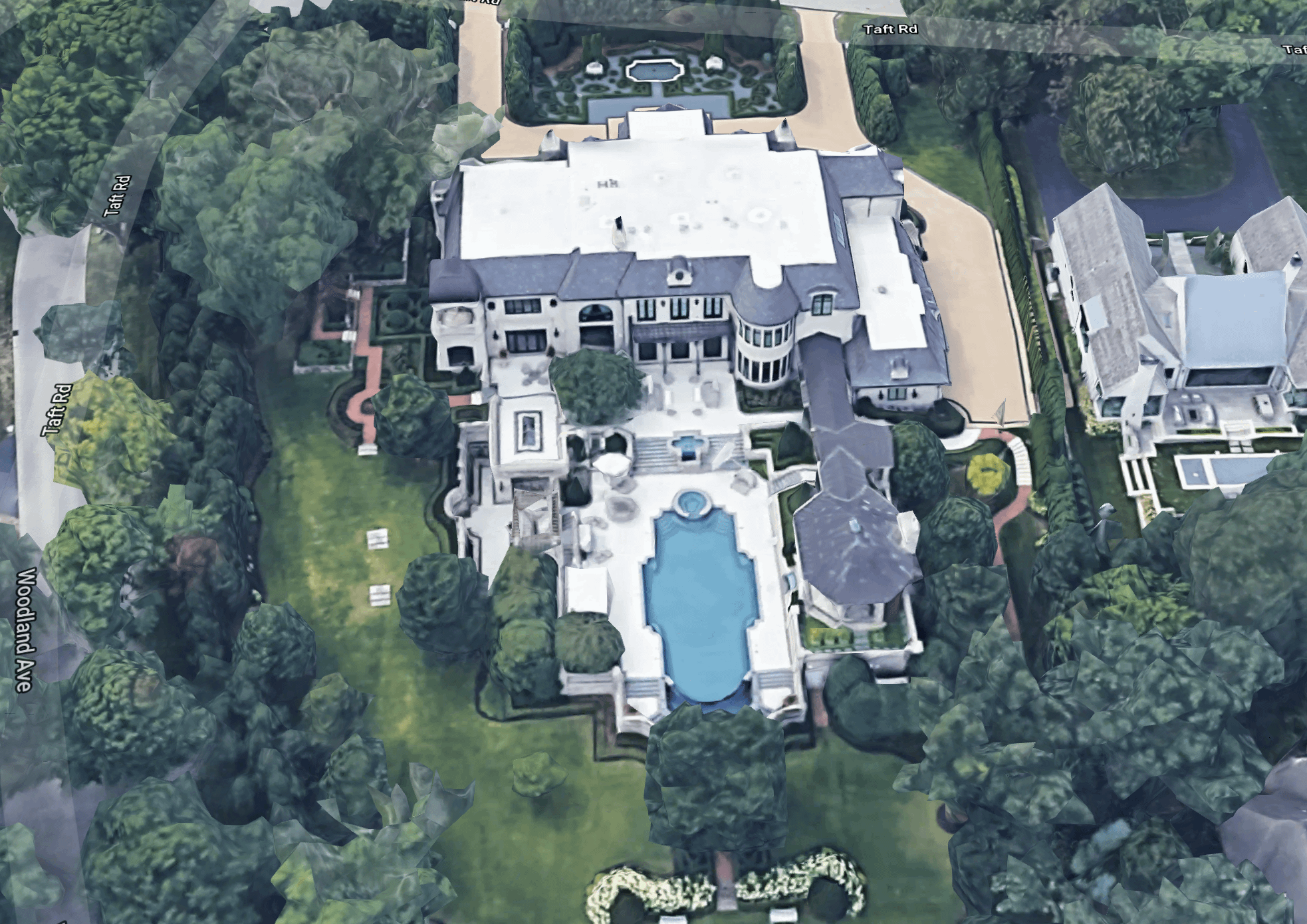 A Look At Some Mega Mansions - Homes of the Rich