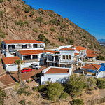 $6 Million Mountainside Estate In Phoenix, Arizona
(PHOTOS)