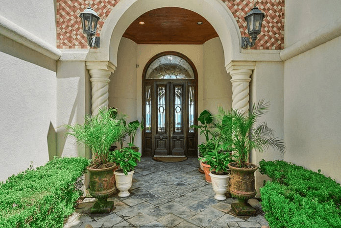 $5 Million Lakefront Texas Home With Ballroom (PHOTOS)