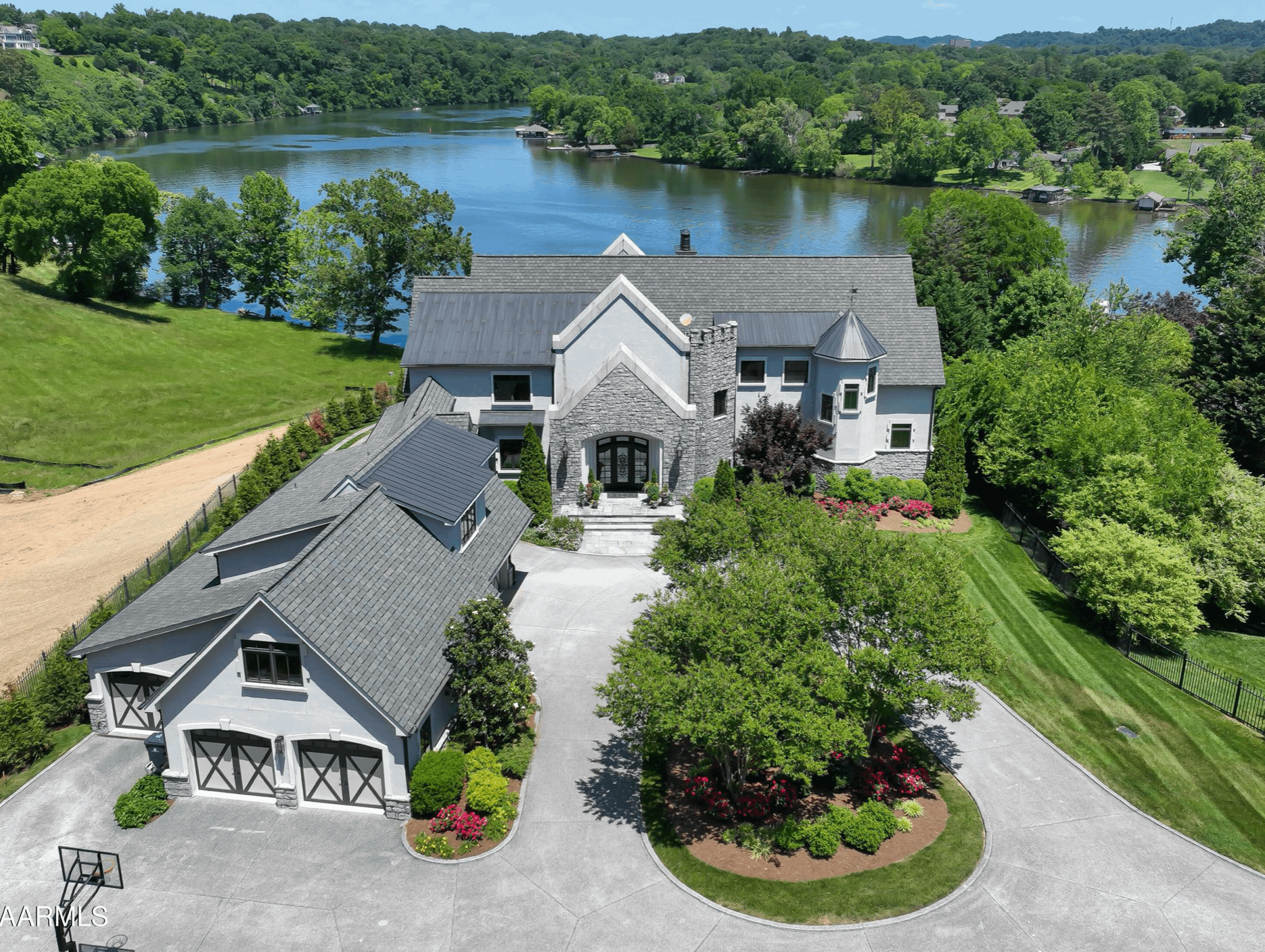 $5 Million Riverfront Home In Knoxville, Tennessee (PHOTOS)